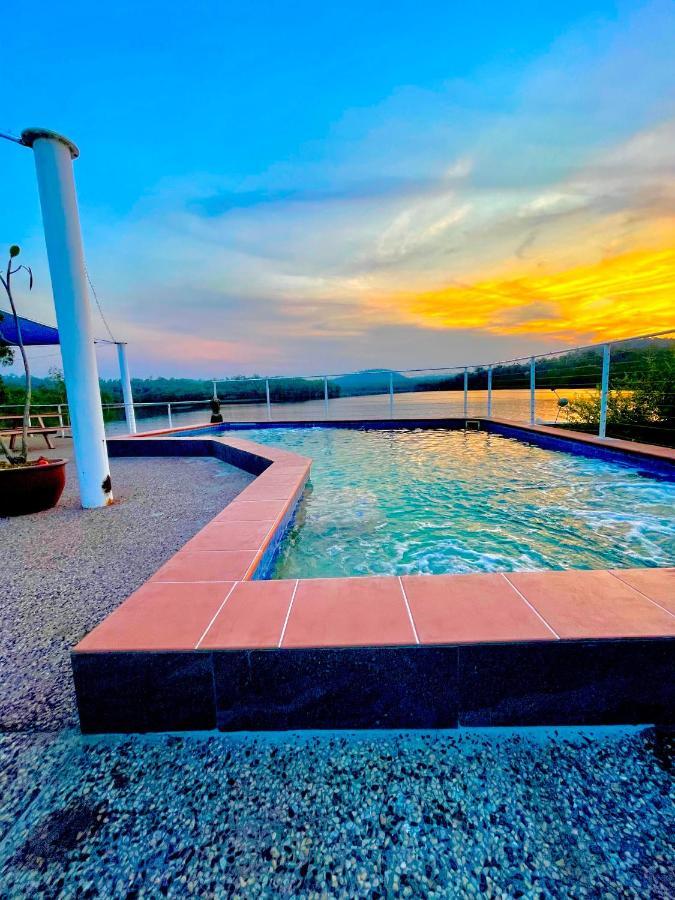 De Lago Resort On Lake Bennett Exterior foto